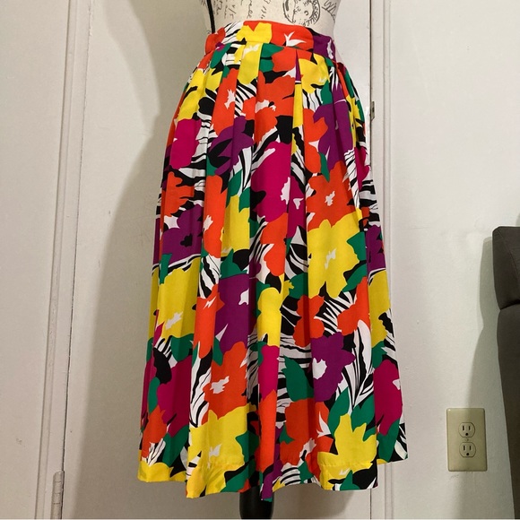 Lloyd Williams VINTAGE 80’s Pleated Floral Midi Skirt - Picture 10 of 16